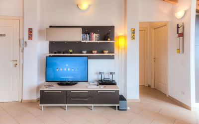 Vip Panorama Apartment: Kamer, Eigendom, Meubilair, Interieur Ontwerp, Gebouw, Woonkamer, Huis, Cabinetry, Verdieping, Plafond