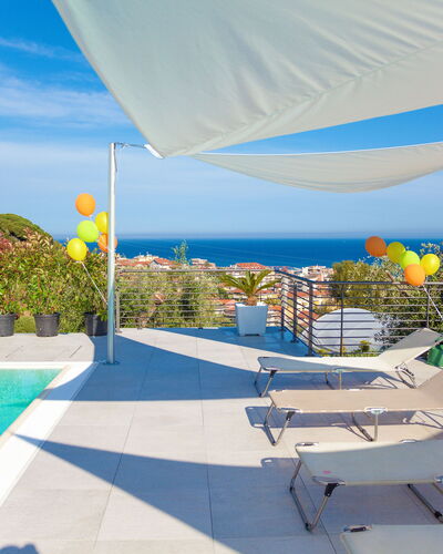 Villa Il Poggiolo Apartments - Diano Marina: Eigendom, Lucht, Vakantie, Onroerend Goed, Huis, Architectuur, Gebouw, Zwembad, Ontwerp, Schaduw
