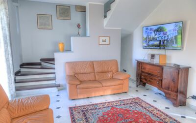 Royal Apartment: Kamer, Meubilair, Eigendom, Woonkamer, Interieur Ontwerp, Huis, Gebouw, Onroerend Goed, Bankstel, Verdieping