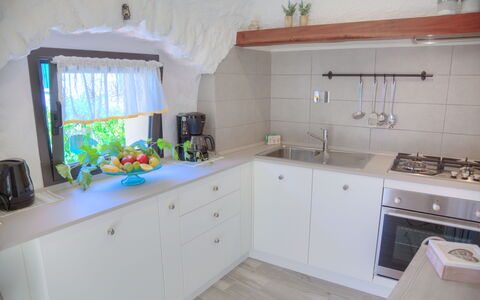 House of Stone - Deglio Faraldi: Eigendom, Kamer, Keuken, Meubilair, Cabinetry, Countertop, Gebouw, Huis, Interieur Ontwerp, Verdieping