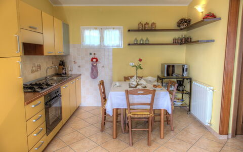 Casa Ilaria - Diano Marina: Eigendom, Kamer, Keuken, Meubilair, Gebouw, Geel, Huis, Onroerend Goed, Interieur Ontwerp, Cabinetry