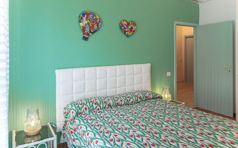Casa Mary - Levanto: Interieur Ontwerp, Meubilair, Slaapkamer, Bed, Laken, Verdieping, Bedding, Flooring, Kamer, Textiel
