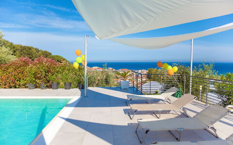 Villa Il Poggiolo - Diano Marina: Eigendom, Lucht, Vakantie, Onroerend Goed, Huis, Architectuur, Gebouw, Zwembad, Ontwerp, Schaduw