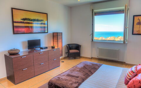Villa Il Poggiolo - Diano Marina: Kamer, Slaapkamer, Meubilair, Bed, Eigendom, Laken, Interieur Ontwerp, Bed Frame, Gebouw, Matras