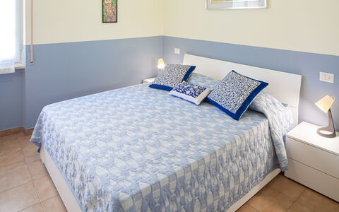 Giulia Apartment - Levanto: Gebouw, Meubilair, Eigendom, Comfort, Azure, Venster, Blauw, Hout, Textiel, Interieur Ontwerp