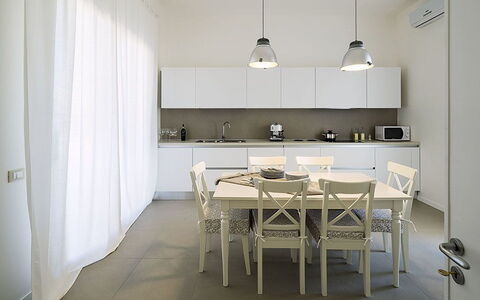 Villa Berbaro: Cabinetry, Meubilair, Tafel, Hout, Countertop, Interieur Ontwerp, Keuken, Gebouw, Stoel