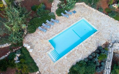 Villa Cristina: Water, Fabriek, Zwembad, Rechthoek, Buitenmeubels, Land Lot, Zwemwater, Gras, Stedelijk Ontwerp, Condominium