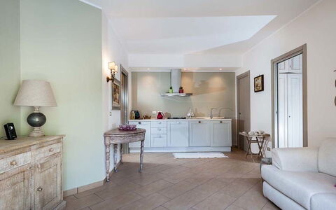 Eden Retreat: Eigendom, Cabinetry, Meubilair, Bankstel, Lade, Hout, Interieur Ontwerp, Ladenkast, Verdieping