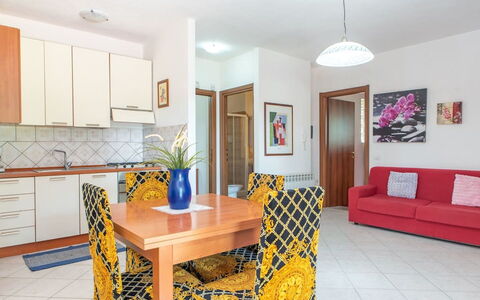 Residence Villa Smeralda: Meubilair, Interieur Ontwerp, Flooring, Verdieping, Hout, Kamer, Plafond, Tafel, Stoel, Eetkamer