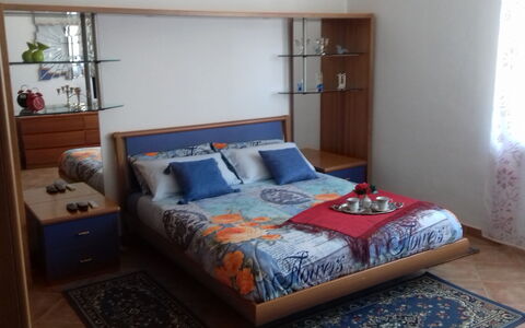 Corallo: Slaapkamer, Bed, Laken, Meubilair, Kamer, Bedding, Eigendom, Bed Frame, Matras, Interieur Ontwerp