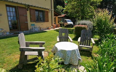 Villa La Collinetta: Fabriek, Eigendom, Venster, Meubilair, Tafel, Gebouw, Buitenmeubels, Plantkunde, Natuurlijk Landschap, Land Lot
