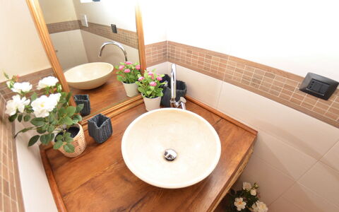 Al Colle Di Lari: Wastafel, Wastafel In De Badkamer, Badkamer, Eigendom, Kamer, Interieur Ontwerp, Countertop, Loodgieterswerkinrichting, Kraan, Hardwood