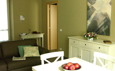 Santa Giulia Bilocale Suites: Kamer, Meubilair, Eigendom, Interieur Ontwerp, Woonkamer, Muur, Tafel, Gebouw, Huis, Verdieping