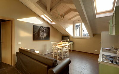 Santa Giulia Trilocale: Kamer, Interieur Ontwerp, Eigendom, Plafond, Gebouw, Meubilair, Verdieping, Daylighting, Woonkamer, Verlichting