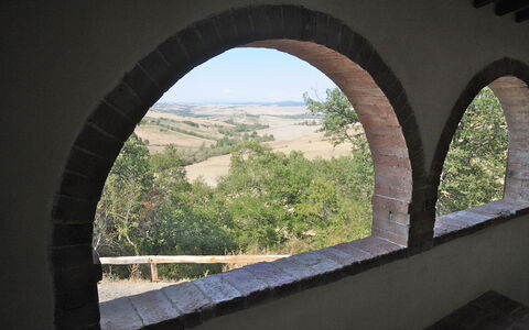 Podere Palazzo: Architectuur, Venster, Boog, Boom, Boogbrug, Viaduct, Gebouw, Daylighting, Brug,  Felsen\