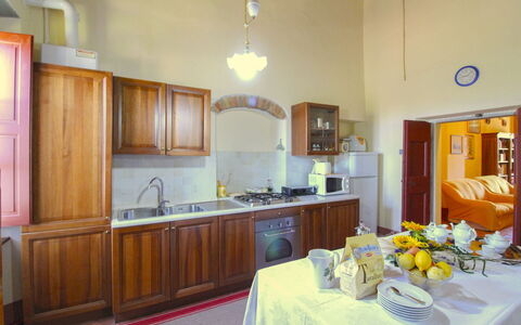 Galleria di Brolio: Meubilair, Interieur Ontwerp, Flooring, Keuken, Kamer, Verdieping, Plafond, Countertop, Toestel Van De Keuken, Cabinetry