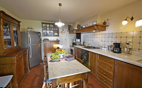 Villa Santa Maria: Countertop, Kamer, Eigendom, Meubilair, Keuken, Cabinetry, Gebouw, Verdieping, Interieur Ontwerp, Onroerend Goed