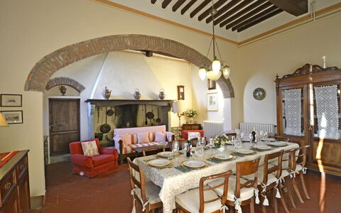 Villa Santa Maria: Eigendom, Kamer, Gebouw, Interieur Ontwerp, Meubilair, Eetkamer, Plafond, Onroerend Goed, Huis, Architectuur