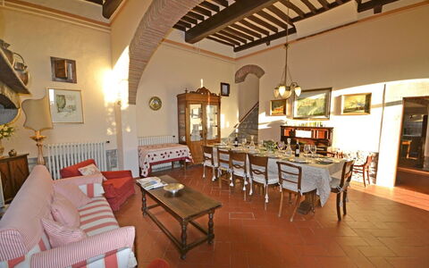 Villa Santa Maria: Gebouw, Eigendom, Kamer, Interieur Ontwerp, Meubilair, Onroerend Goed, Restaurant, Tafel, Plafond, Zolder