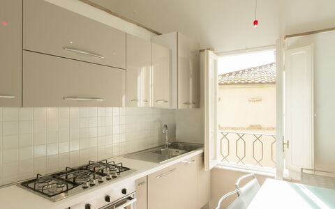 Appartamento Imperiale: Kamer, Eigendom, Wit, Keuken, Meubilair, Countertop, Interieur Ontwerp, Cabinetry, Gebouw, Verdieping
