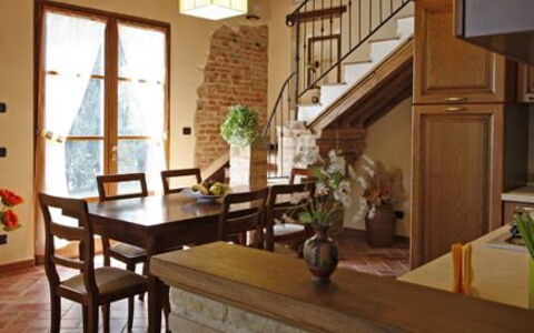 Villa Camelia: Kamer, Meubilair, Gebouw, Eigendom, Interieur Ontwerp, Tafel, Eetkamer, Huis, Hardwood, Keuken En Eettafel