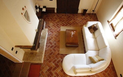 Villa Camelia: Eigendom, Kamer, Verdieping, Interieur Ontwerp, Trap, Huis, Gebouw, Hardwood, Tegel, Architectuur