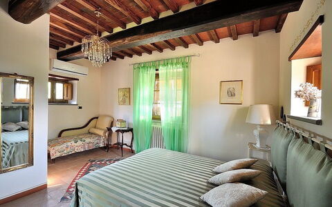 Villa Rosmarino: Slaapkamer, Eigendom, Kamer, Meubilair, Plafond, Bed, Interieur Ontwerp, Gebouw, Laken, Bed Frame
