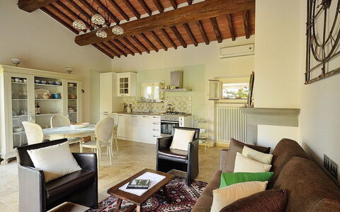 Villa Rosmarino: Woonkamer, Kamer, Eigendom, Interieur Ontwerp, Meubilair, Plafond, Gebouw, Huis, Huis, Muur