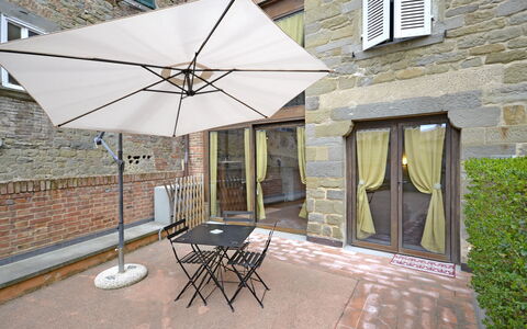 Appartamento Passerini: Paraplu, Eigendom, Huis, Onroerend Goed, Huis, Dak, Schaduw, Gebouw, Patio, Meubilair