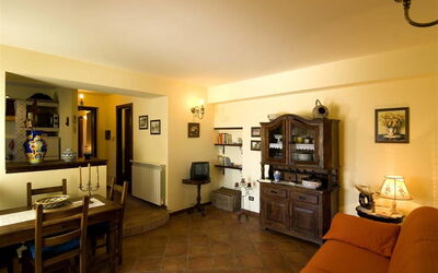 Villa Ivoni 1: Kamer, Eigendom, Gebouw, Interieur Ontwerp, Meubilair, Woonkamer, Verdieping, Huis, Plafond, Onroerend Goed