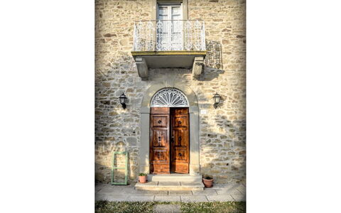Villa Il Palazzo: Venster, Hout, Rechthoek, Kunst, Muur, Steen, Facade, Gebouw, Boog, Stenen Muur