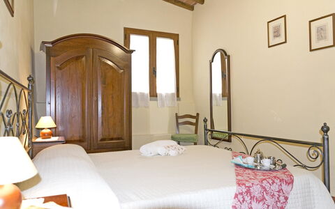 Casa Cristina: Slaapkamer, Kamer, Bed, Eigendom, Meubilair, Bed Frame, Laken, Gebouw, Interieur Ontwerp, Suite