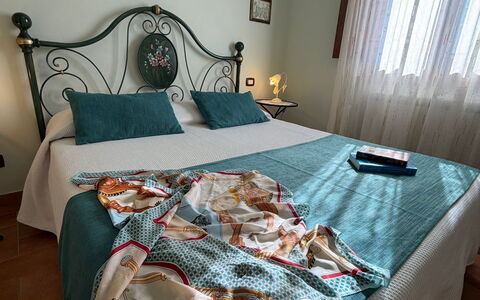 Villa Mira: Slaapkamer, Linens, Interieur Ontwerp, Meubilair, Laken, Bed, Textiel, Bedding, Kamer, Verdieping