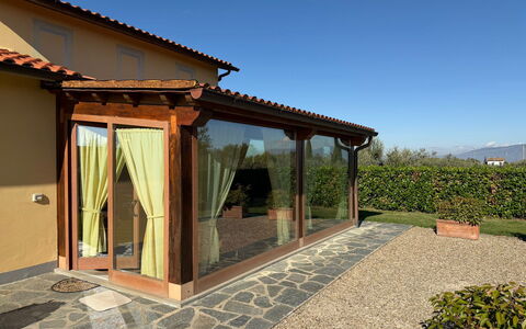 Villa Mira: Schaduw, Outdoor Structuur, Bloempot, Veranda, Tuin, Eco Hotel, Werf, Landscaping, Paviljoen, Patio
