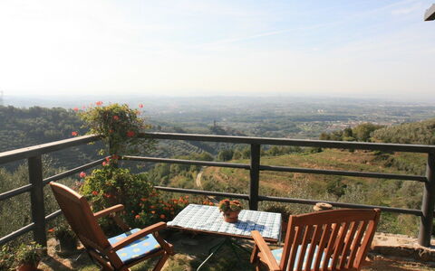 Podere Santa Lucia: Eigendom, Onroerend Goed, Lucht, Huis, Balkon, Kamer, Vakantie, Gebouw, Heuvel Station, Meubilair