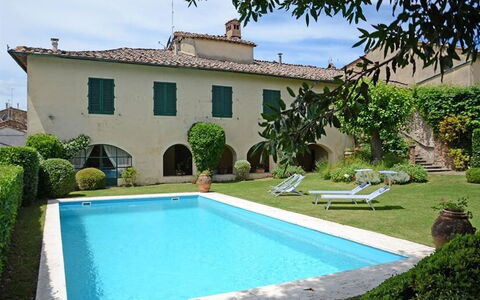 Villa Montalcinello In Siena, Private Pool: Water, Fabriek, Lucht, Eigendom, Gebouw, Wolk, Groen, Azure, Zwembad, Venster