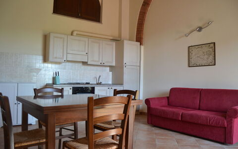 Borgo Casa Di Lappi: Kamer, Meubilair, Eigendom, Interieur Ontwerp, Gebouw, Woonkamer, Tafel, Huis, Verdieping, Architectuur