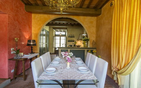 Villa Del Monte: Kamer, Eigendom, Gebouw, Interieur Ontwerp, Eetkamer, Meubilair, Plafond, Tafel, Onroerend Goed, Architectuur