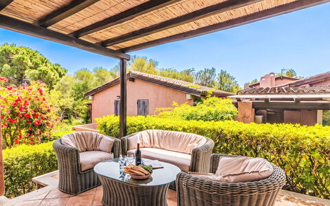 Dalila: Meubilair, Buitenmeubels, Veranda, Buitentafel, Stoel, Tuin, Schaduw, Eco Hotel, Patio, Backyard