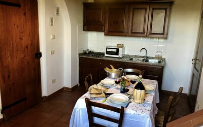 Il Chiantico 32: Kamer, Meubilair, Eigendom, Verdieping, Gebouw, Interieur Ontwerp, Hardwood, Keuken, Cabinetry, Eetkamer