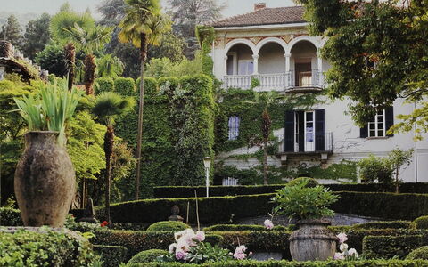 Villa Ghis - Sleeps 16: Vegetation, Huis, Tuin, Boom, Eigendom, Botanische Tuin, Plantkunde, Gebouw, Struik, Landgoed