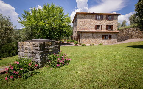 Villa Le Capanne: Eigendom, Huis, Gras, Lucht, Huis, Verblijf, Gebouw, Onroerend Goed, Land Lot, Gazon