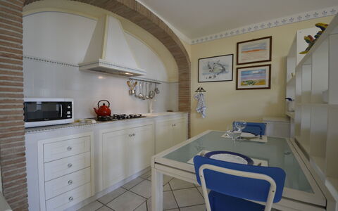 Casale Valentina: Eigendom, Kamer, Meubilair, Gebouw, Huis, Architectuur, Interieur Ontwerp, Verdieping, Onroerend Goed, Keuken