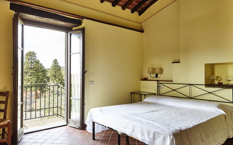 Agriturismo Cincinelli: Slaapkamer, Eigendom, Kamer, Meubilair, Bed, Gebouw, Bed Frame, Interieur Ontwerp, Plafond, Onroerend Goed