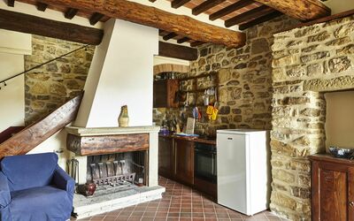 Capanno: Eigendom, Kamer, Gebouw, Straal, Haard, Interieur Ontwerp, Muur, Plafond, Steen, Huis