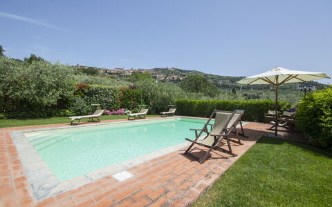 Villa Il Sasso: Eigendom, Zwembad, Onroerend Goed, Backyard, Huis, Gebouw, Toevlucht, Vakantie, Landgoed, Gras