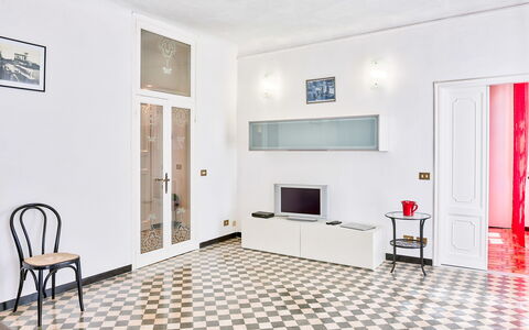 Via Dante Vacanze - Levanto: Kamer, Eigendom, Meubilair, Woonkamer, Verdieping, Interieur Ontwerp, Gebouw, Tegel, Huis, Muur