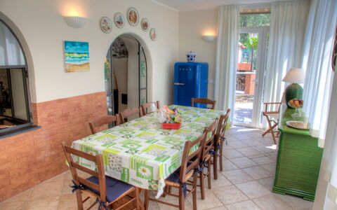 Casa Del Sole - San Bartolomeo Al Mare: Eigendom, Kamer, Gebouw, Eetkamer, Onroerend Goed, Meubilair, Huis, Interieur Ontwerp, Tafel, Architectuur