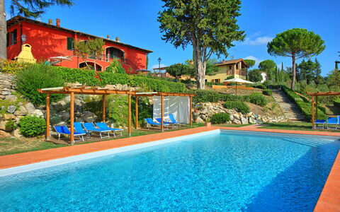 Casa Rossa: Water, Gebouw, Fabriek, Lucht, Eigendom, Zwembad, Boom, Azure, Natuur, Blauw