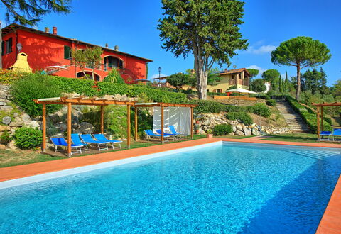 Casa Rossa: Water, Gebouw, Fabriek, Lucht, Eigendom, Zwembad, Boom, Azure, Natuur, Blauw